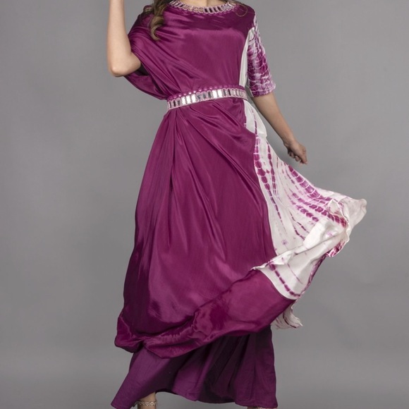Dresses & Skirts - The wine color long gown comes with hip belt